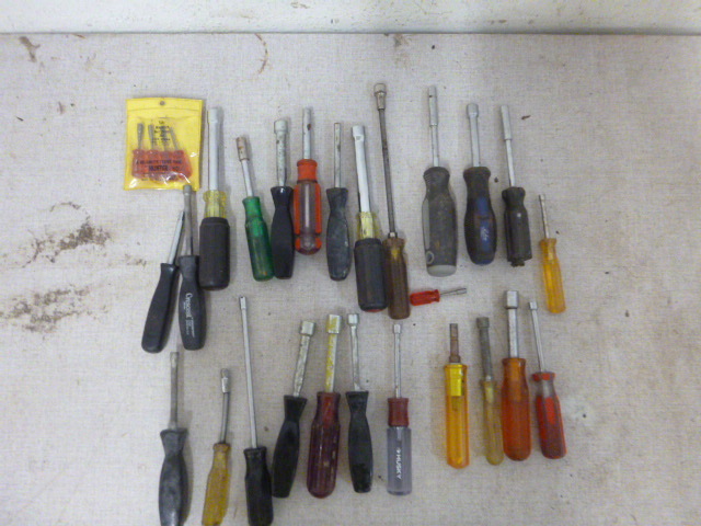 lot 196 image: Miscellaneous Nut Drivers