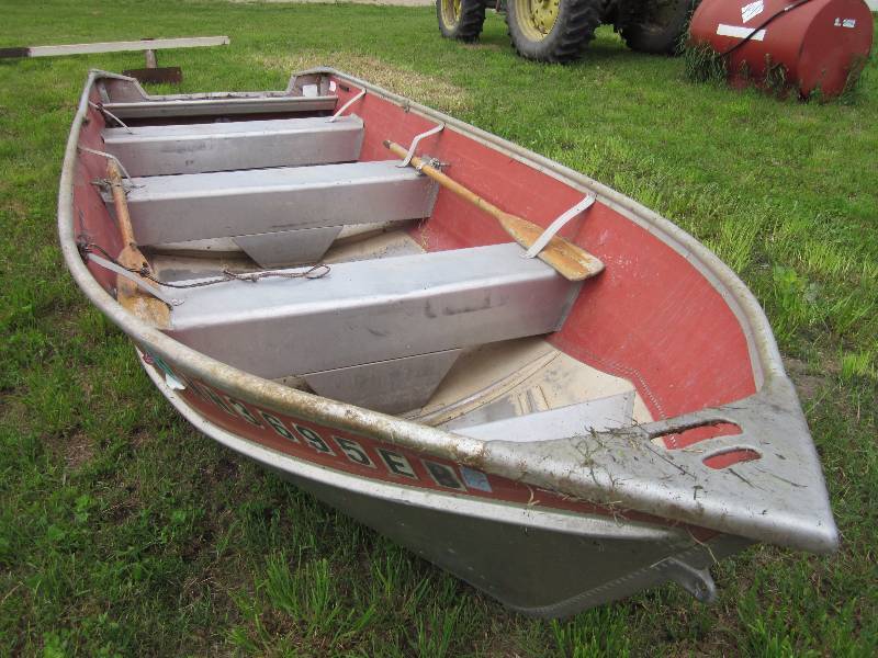 lot 5 image: 16 ft Low Line Boat with Oars