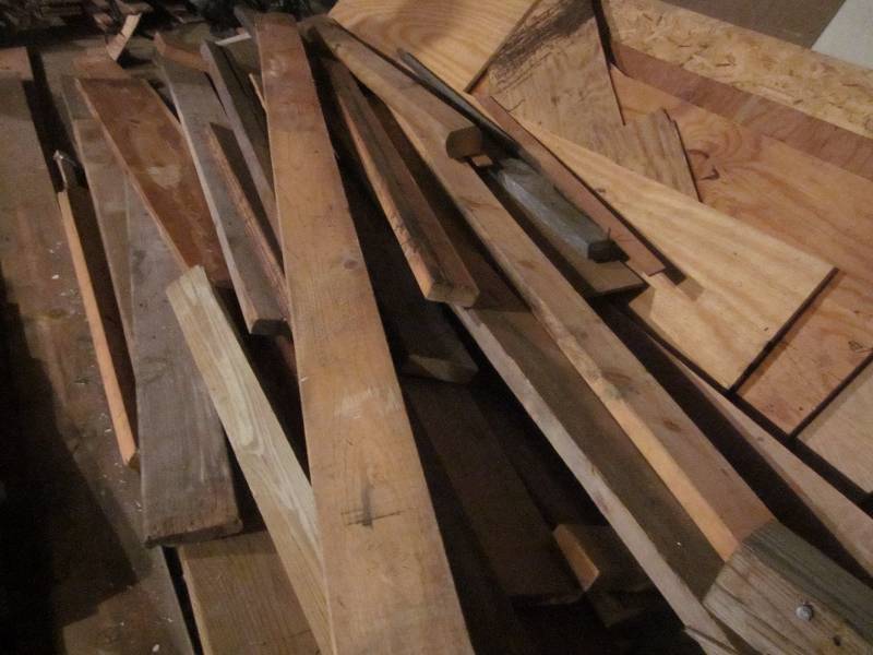 lot 114 image: Pile of Misc Lumber