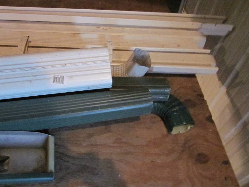 lot 120 image: Rain Gutter & Down Spouts - Metal & Plastic