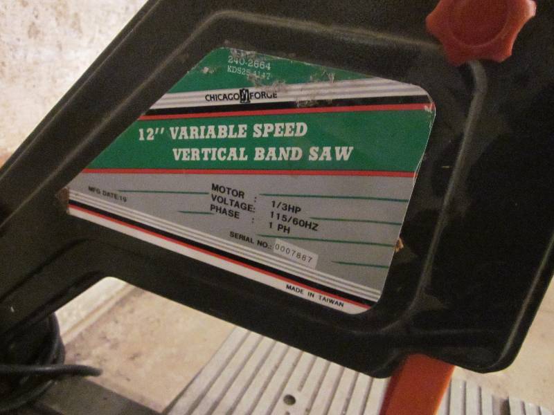 lot 32 image: Chicago Force Band Saw
