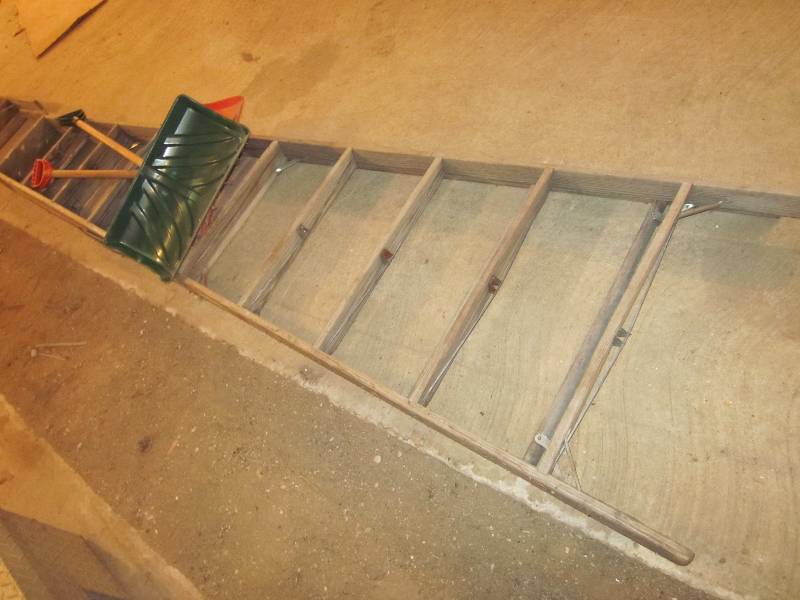 lot 51 image: Ladder & 2 Snow Shovels