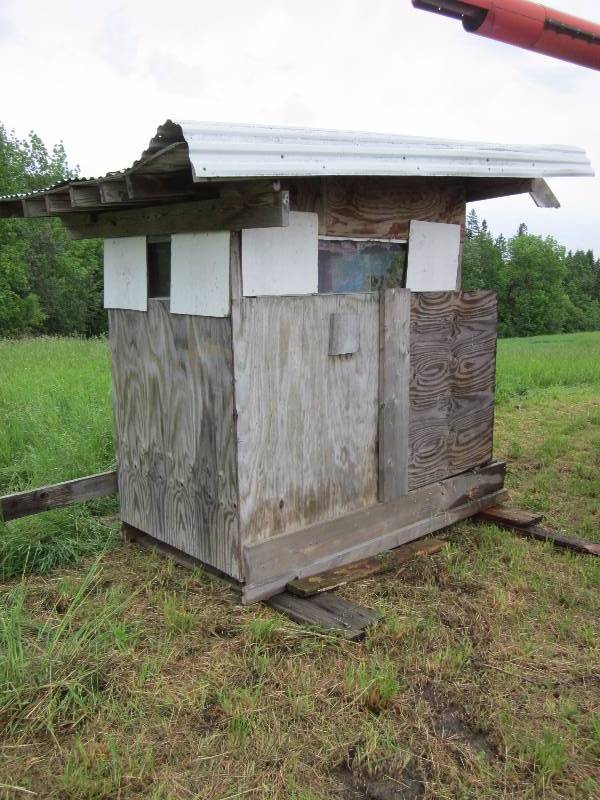 lot 65 image: Deer StandBlind