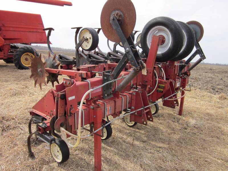 IH 183 8 Row Cultivator Blackduck Farm & Misc Auction KBID