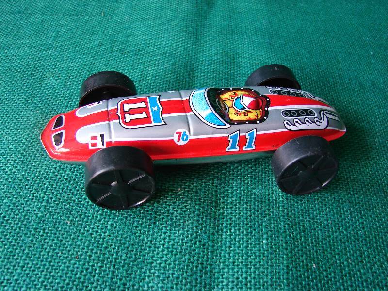 lot 106 image: No 11 vintage Tin Race car