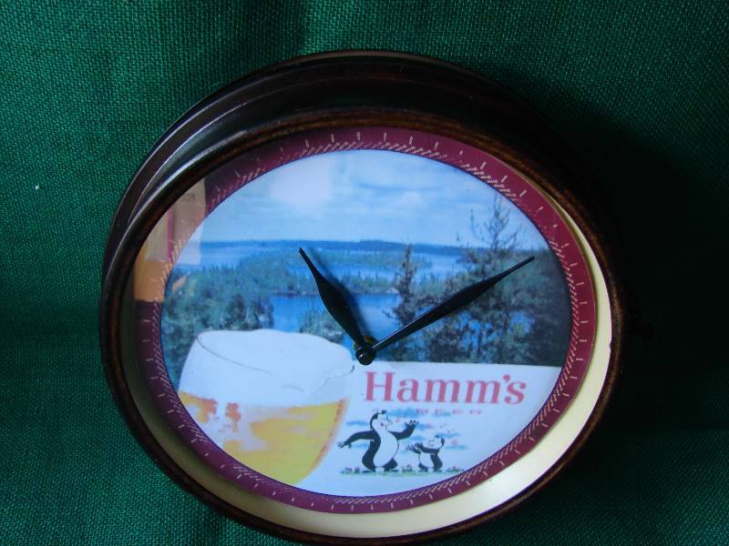 lot 107 image: Hamms Clock