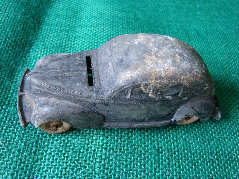lot 108 image: Vintage Metal Mercury car.