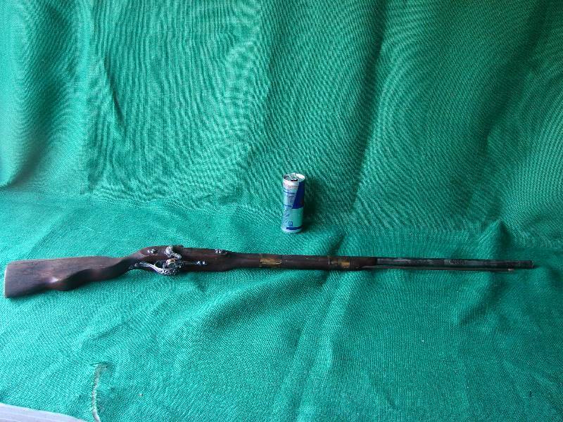 lot 114 image: Vintage Musket rifle reproduction
