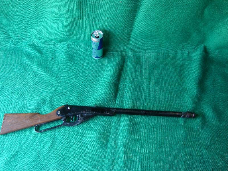 lot 116 image: Vintage Daisy B B Gun.