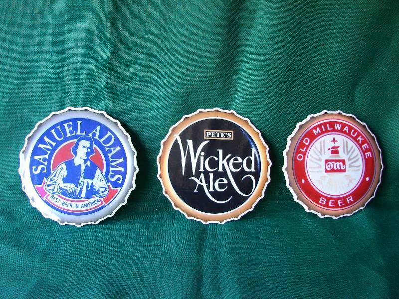 lot 122 image: Beer CAP Advertisements (( Aprox a 11inches across ))