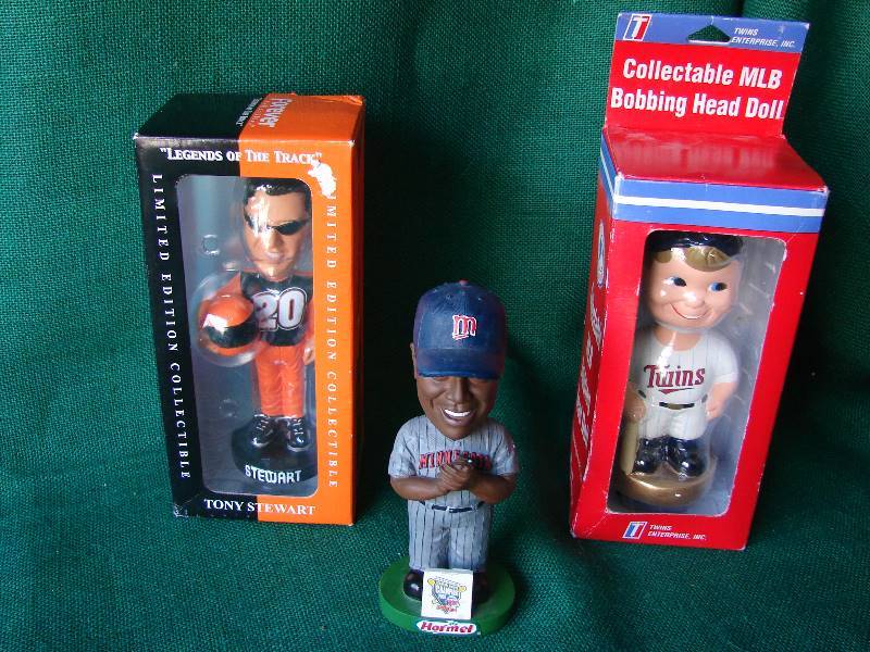 lot 142 image: X3 BOBBLE HEADS