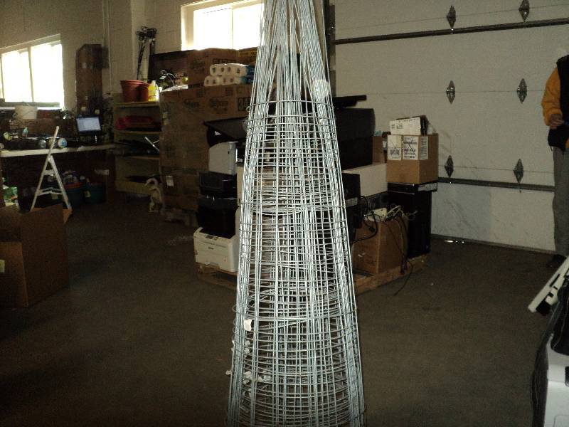 18 large tomato cages...