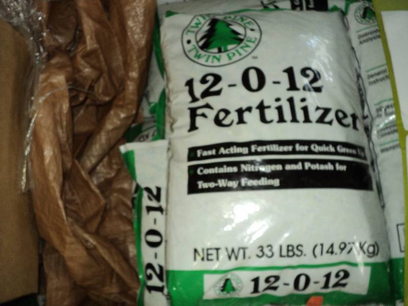 1 bag of Twin pine fertilizer, 33 l...