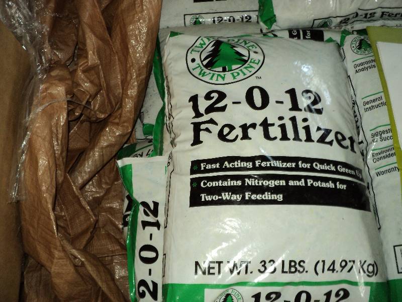 1 bag of Twin pine fertilizer, 33 l...