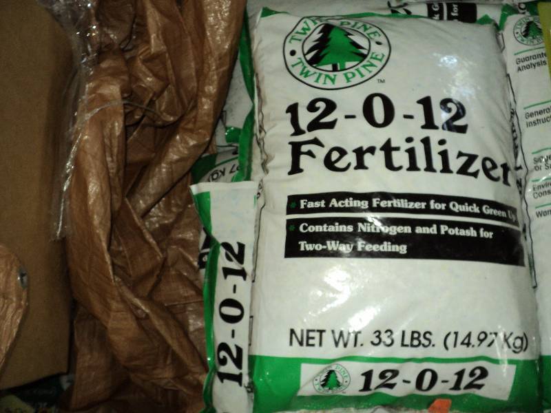 1 bag of Twin pine fertilizer, 33 l...