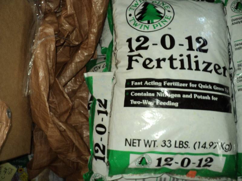 1 bag of Twin pine fertilizer, 33 l...
