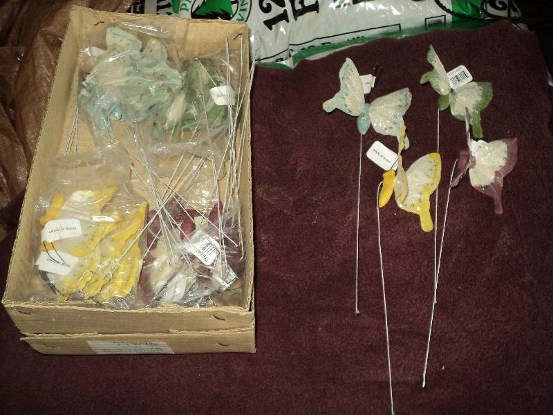 butterfly picks, 36 per box, 4 diff...
