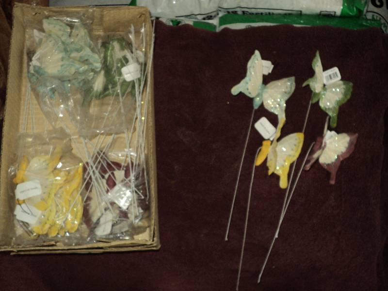 butterfly picks, 36 per box, 4 diff...