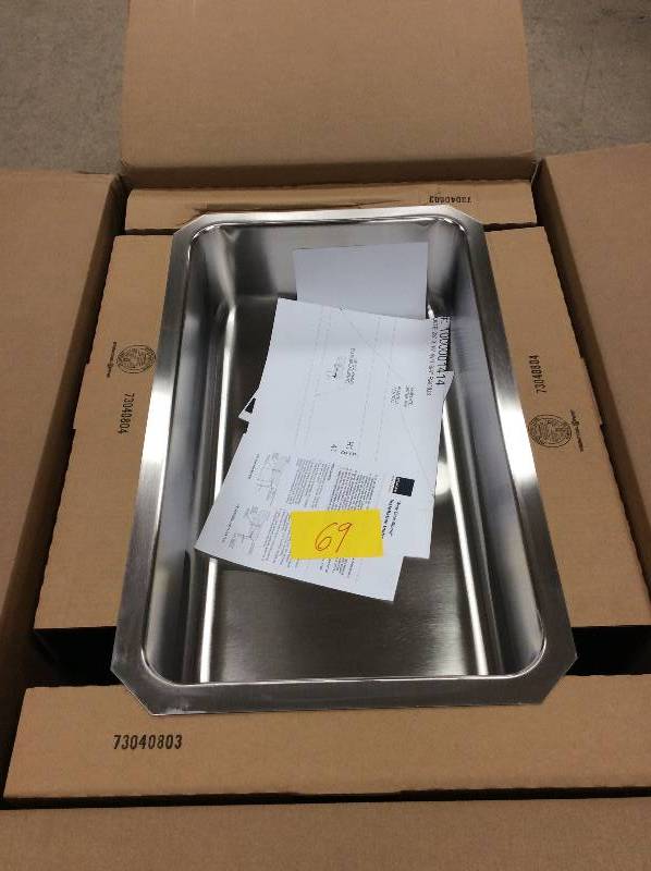 lot 69 image: Elkay ELUH2816PDK 18 Gauge Stainless Steel 30.5 x 18.5 x 7.5 Single Bowl Undermount Kitchen Sink Kit