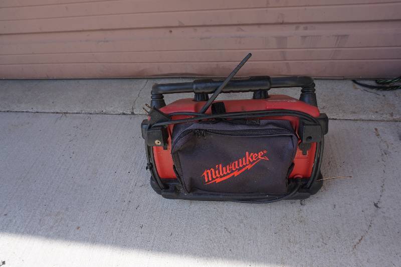 Milwaukee Brand 12V-28V Job Site Radio