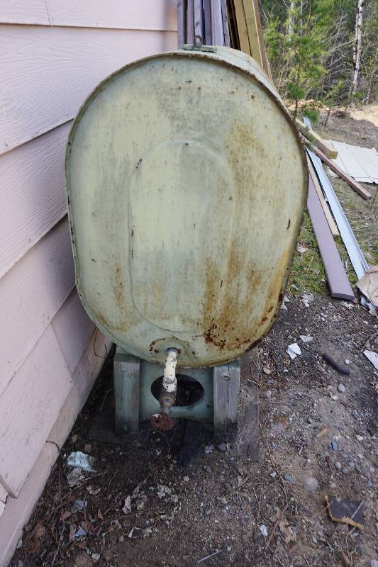 Fuel Storage Tank With Stand