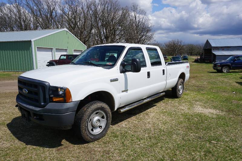 2007 Ford F-250 Super Duty Crew Cab 4 x 4 Power Stroke Pick Up Truck