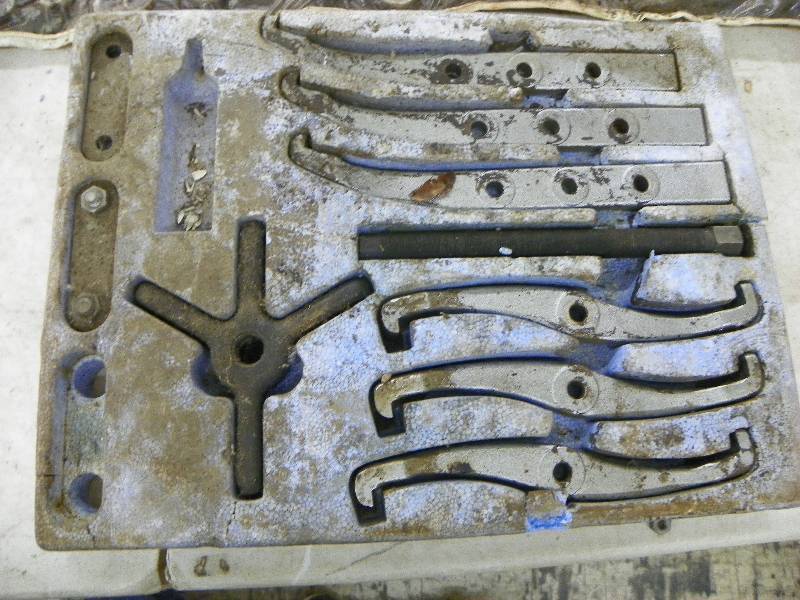 lot 258 image: Wrench set and puller set