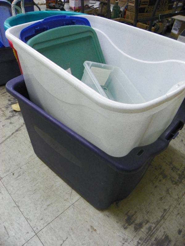 lot 273 image: Totes and Buckets