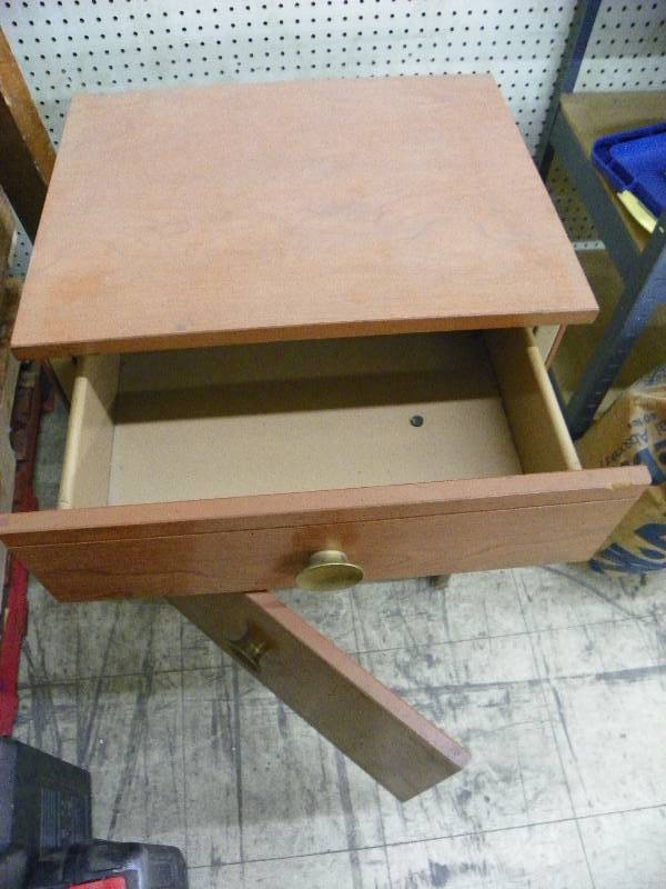 lot 274 image: Side Table