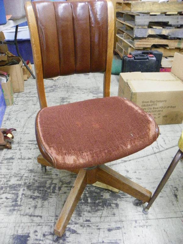 lot 275 image: Two chairs
