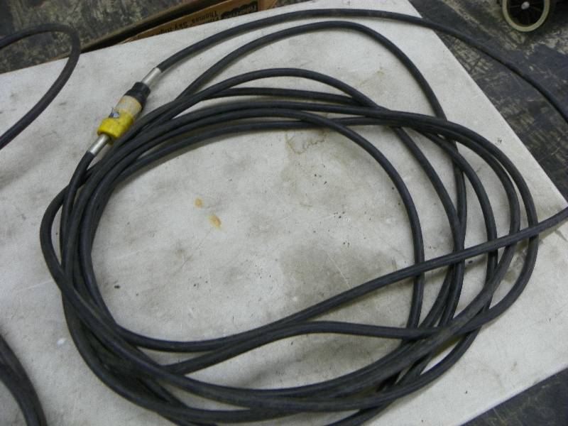 lot 289 image: 2 black extension cords
