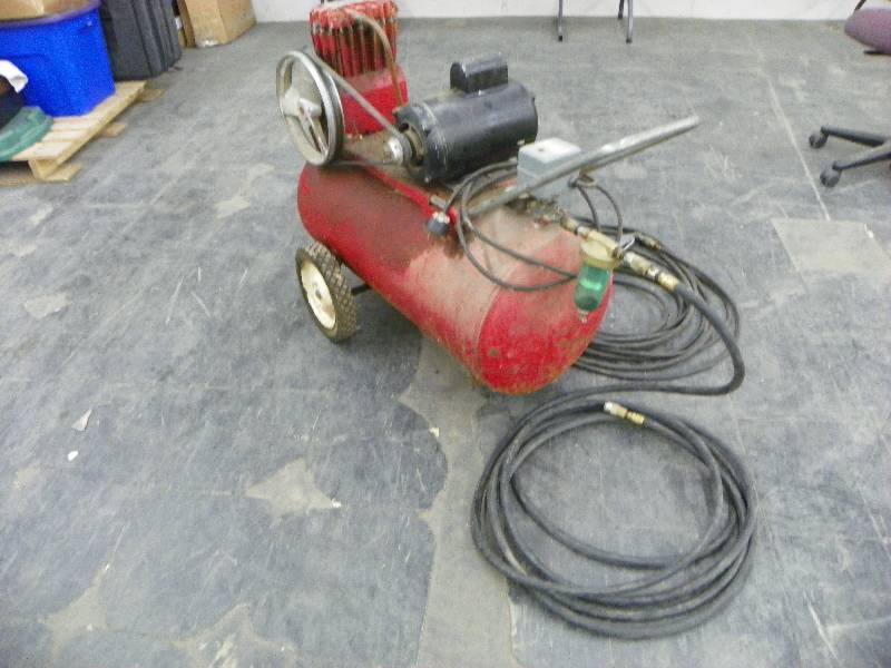 lot 418 image: Air Compressor
