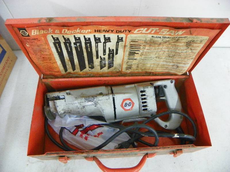 lot 419 image: Black & Decker heavy duty cut saw