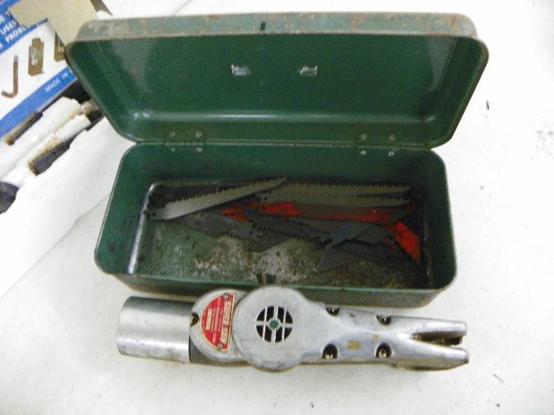 lot 428 image: DENT PULLER, SUPER SAW AND AIR TOOL