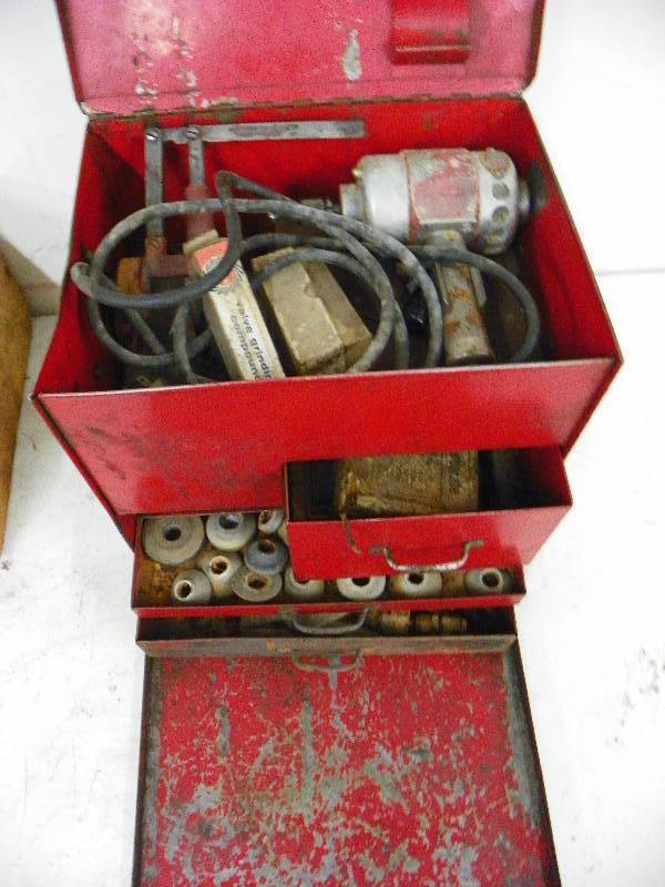 lot 439 image: Metal tool box with contents