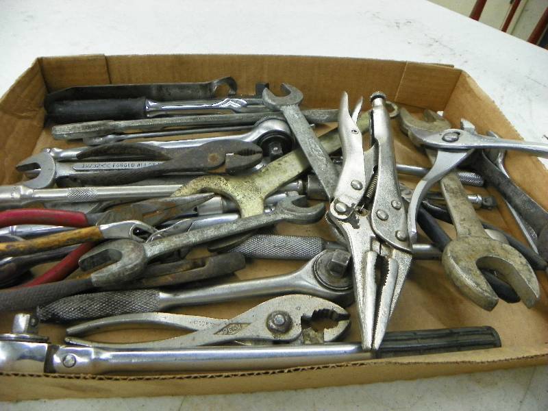 lot 451 image: Box of wrenches and pliers