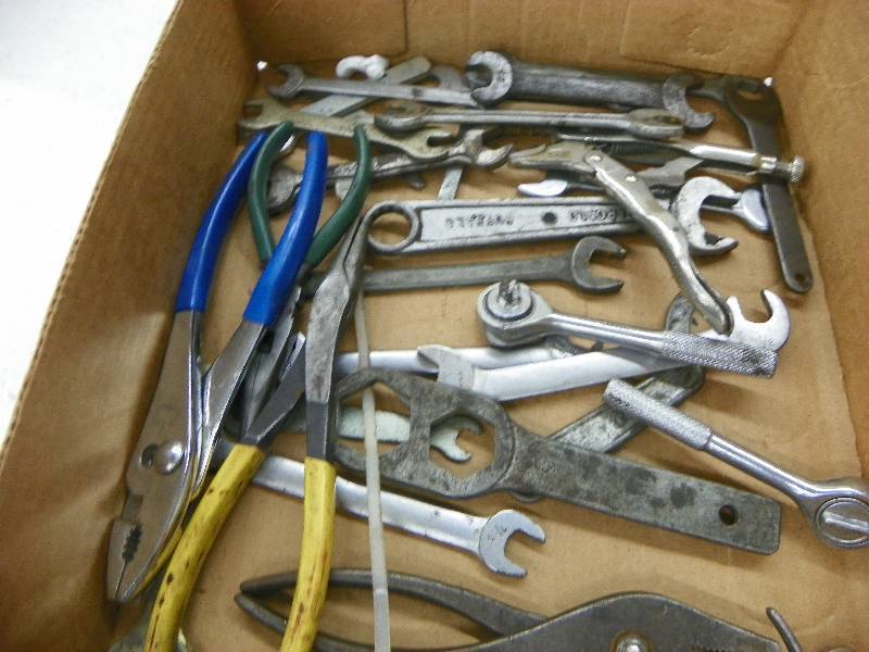 lot 454 image: Box of tools, wrenches, pliers
