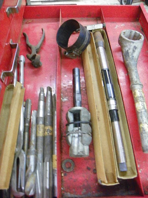 lot 463 image: Drill bits and misc tools