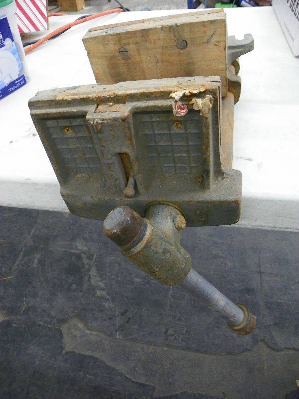 lot 480 image: Vise