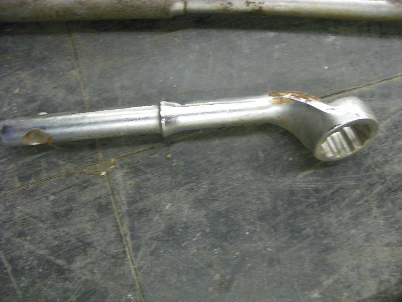 lot 484 image: Wrench, breaker bar, socket extension