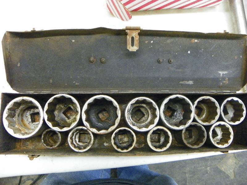 lot 486 image: Sockets in metal box