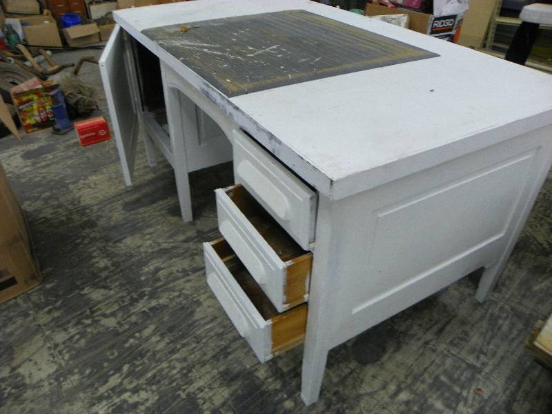 lot 489 image: Old desk, painted