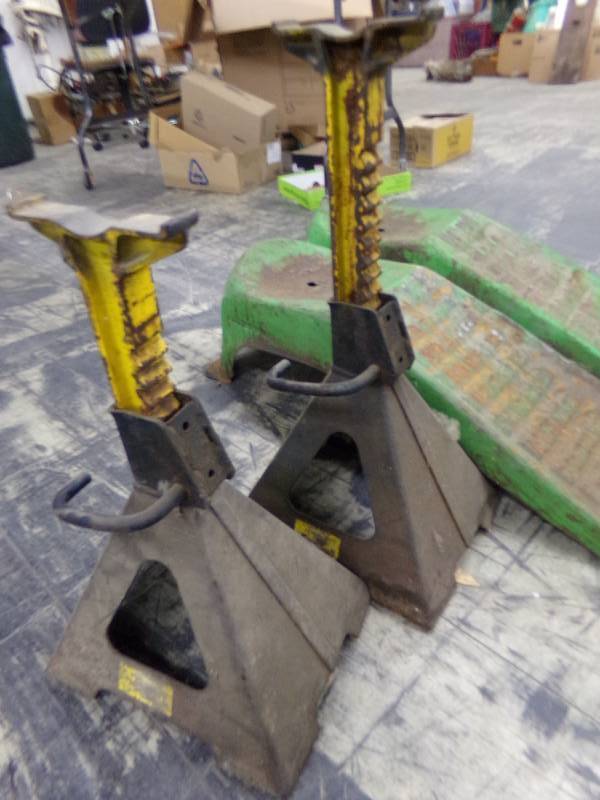 lot 508 image: Auto ramps and jack stands