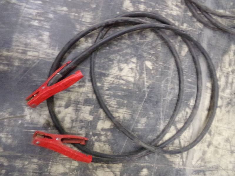 lot 519 image: Jumper cables