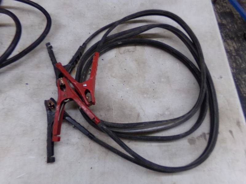 lot 521 image: Jumper Cables and extension cord
