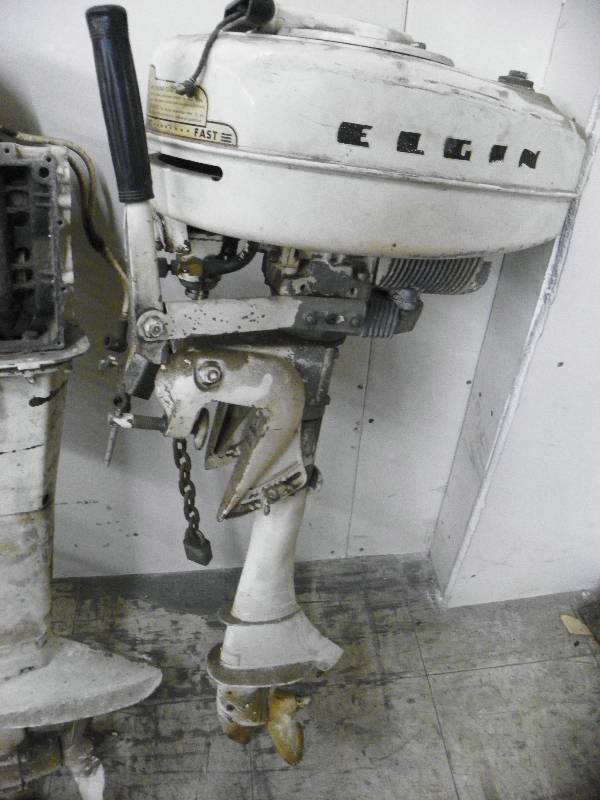 lot 528 image: Vintage Sears boat motor