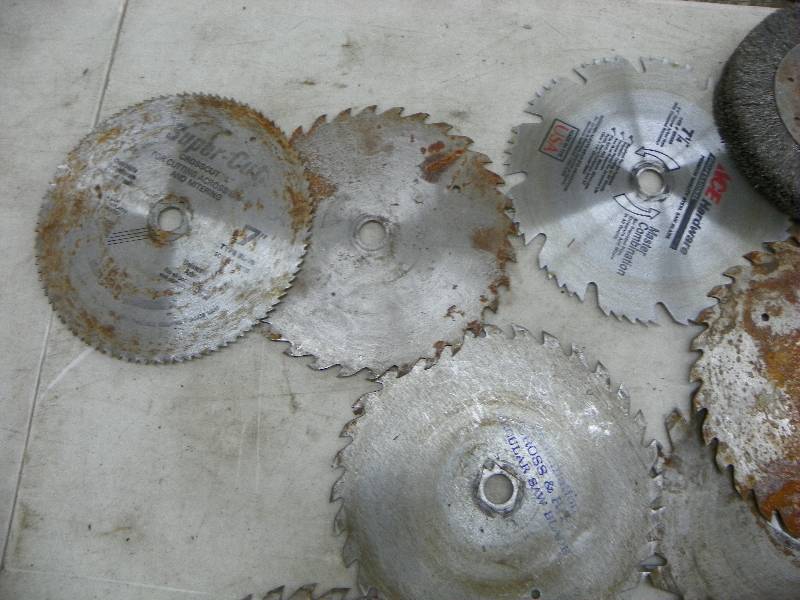 lot 530 image: Saw blades and cut off wheels
