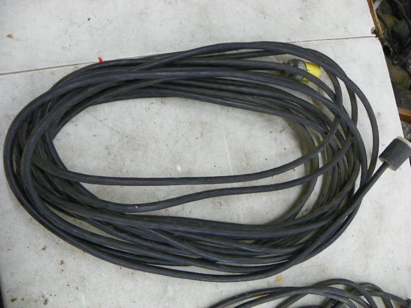 lot 535 image: Extension cords
