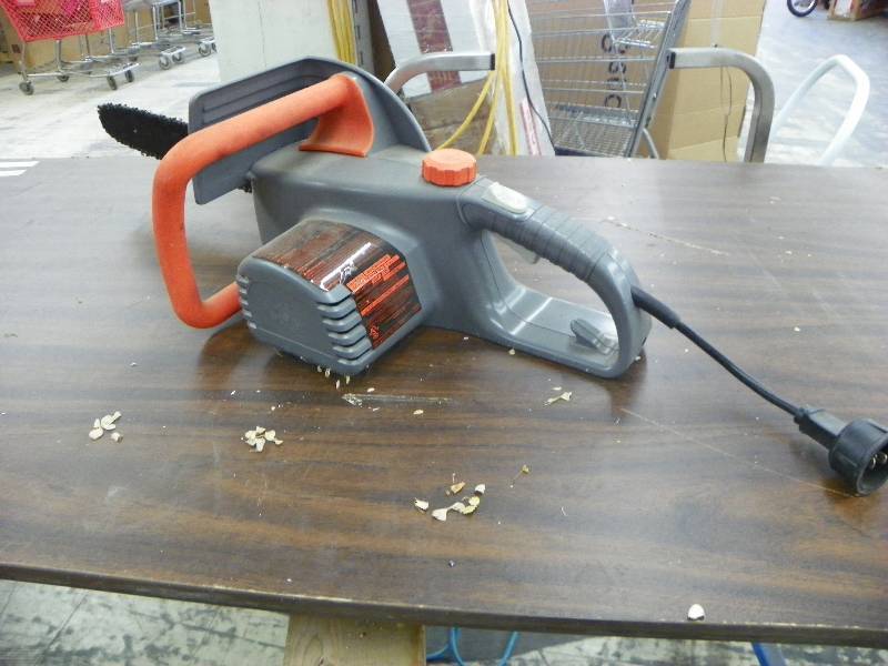 lot 539 image: Remington Electric Chain saw, 16, 3.5HP