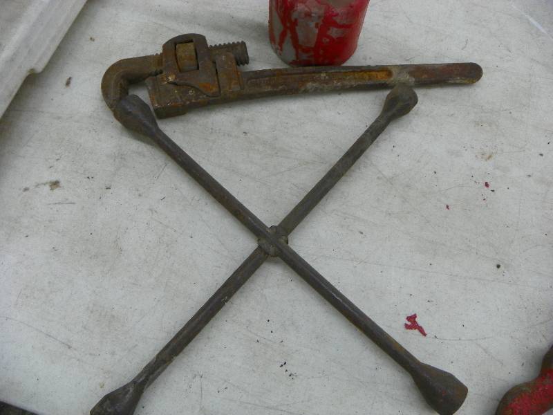 lot 540 image: Paint sprayer, pipe wrench, tire wrench and chain binder
